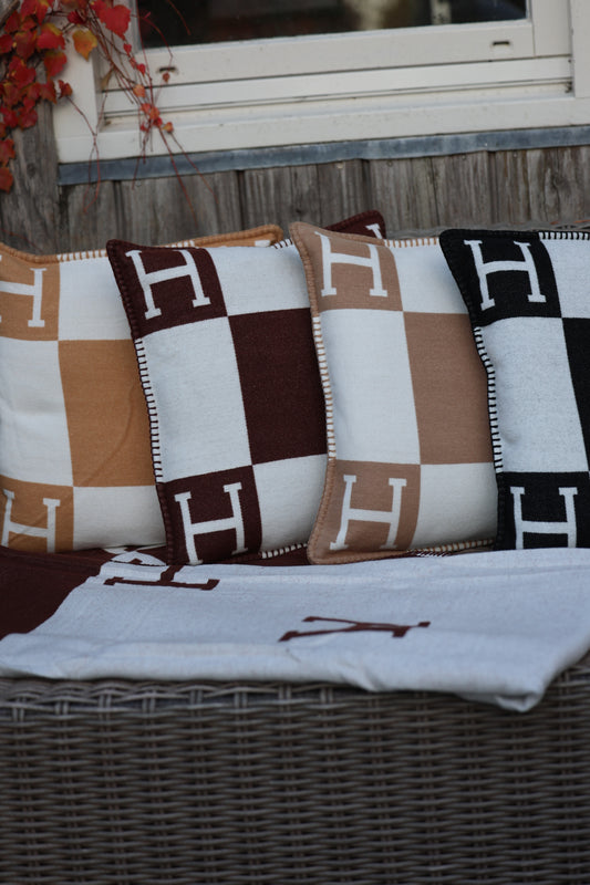 Horses and Lifestyle Pillow H Black