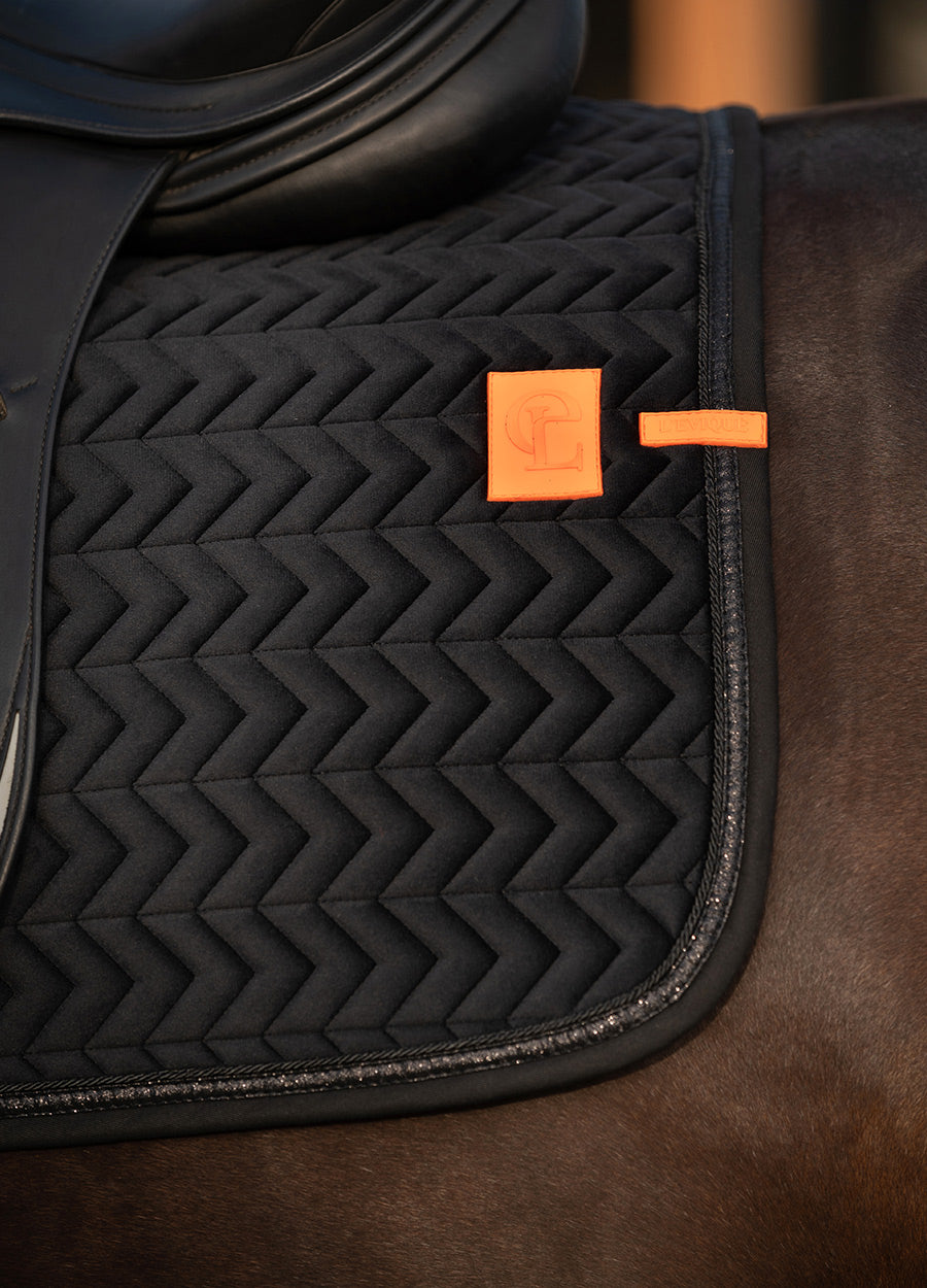 L'Evique Zadeldek Zira – Zwart/Oranje ***