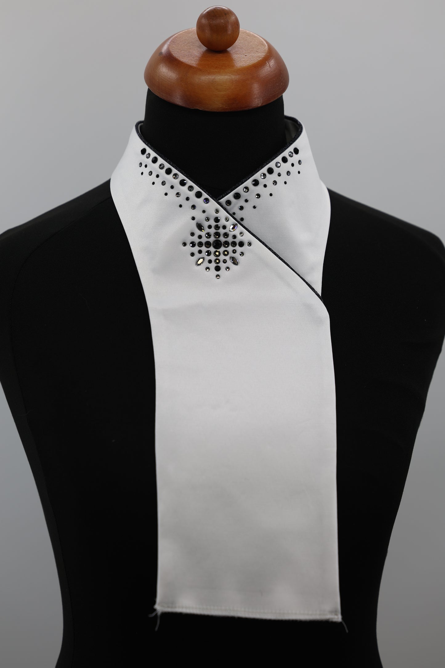 Swarovski Plastron Lamantia Classic 3 color black star