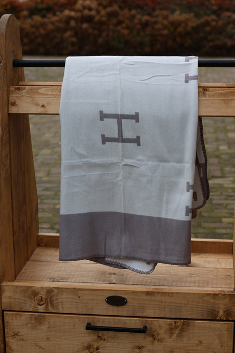 Horses and Lifestyle luxe H Plaid Grey