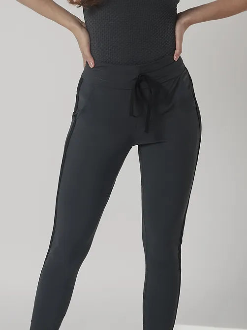Aviar Sportive travel pants in Anthracite with Black Accents