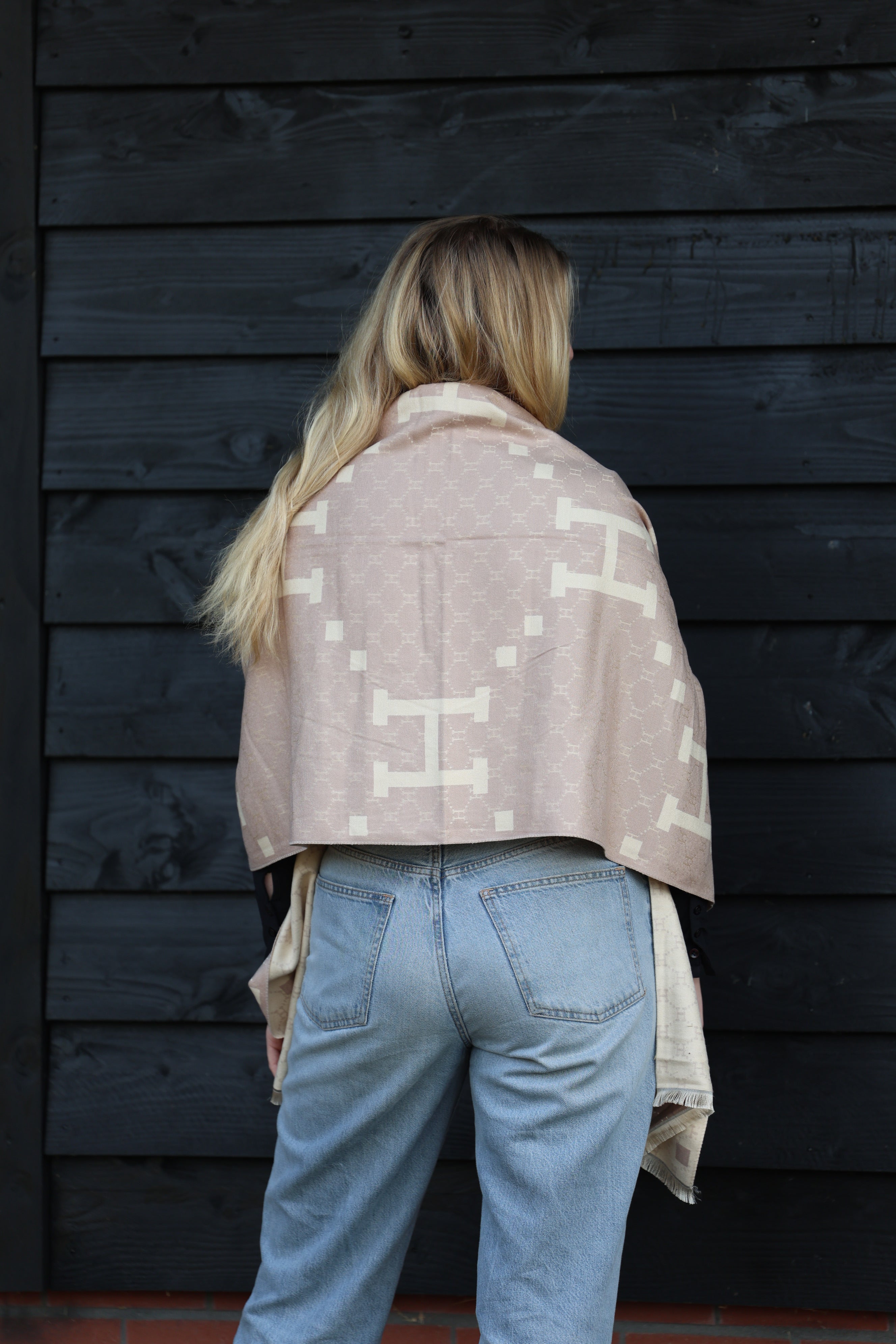 Horses and Lifestyl H Scarf Taupe