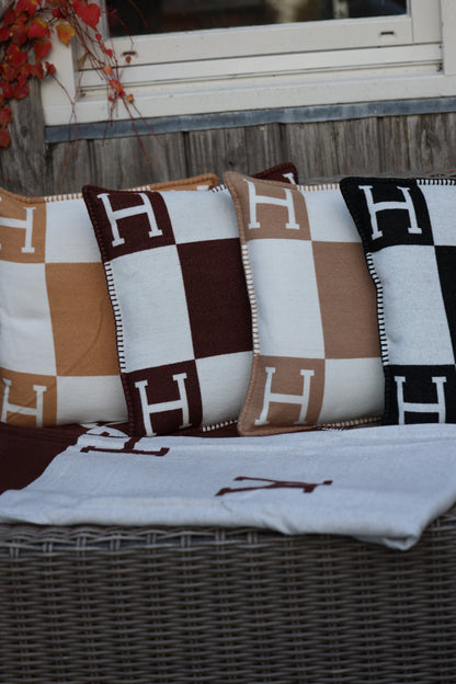 Horses and Lifestyle Pillow H Black