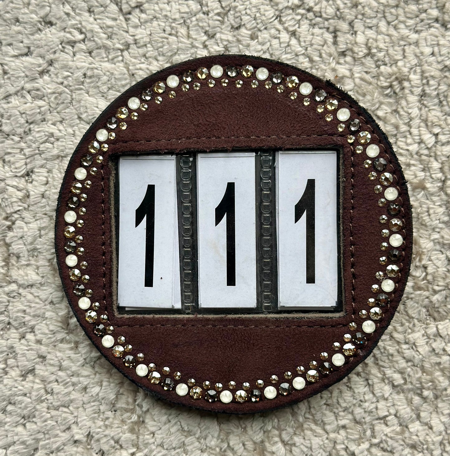 Swarovski Wedstrijd nummer Bruin Suede Golden Shadow pearl white