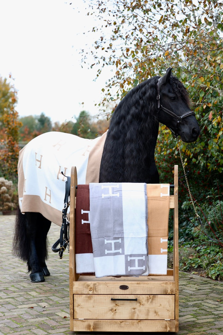 Horses and Lifestyle luxe H Plaid Grey