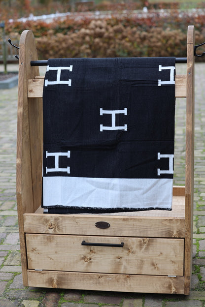 Horses and Lifestyle luxe H Plaid Black