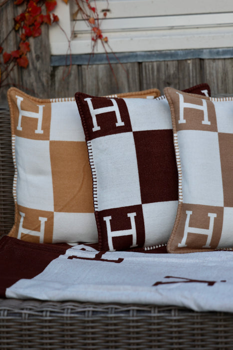 Horses and Lifestyle Pillow H Brown