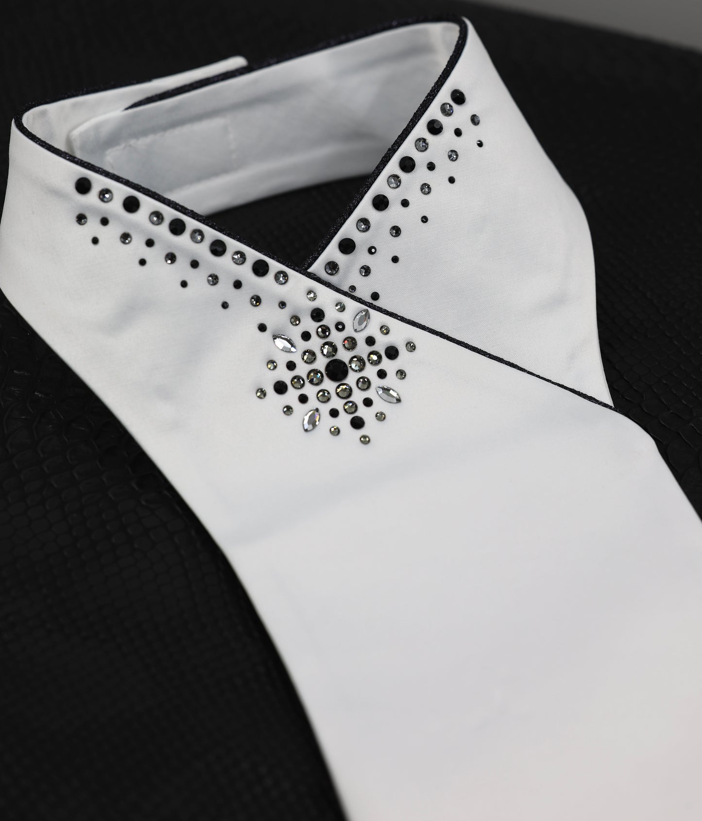 Swarovski Plastron Lamantia Classic 3 color black star