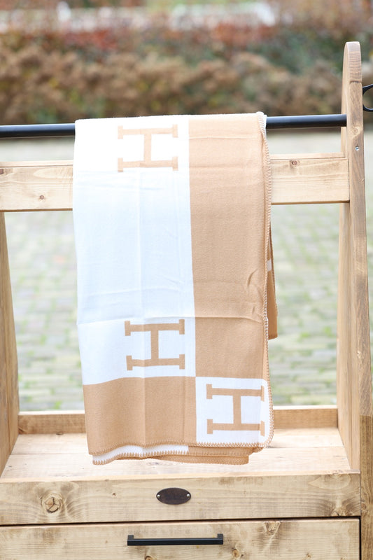 Horses and Lifestyle luxe H Plaid Camel