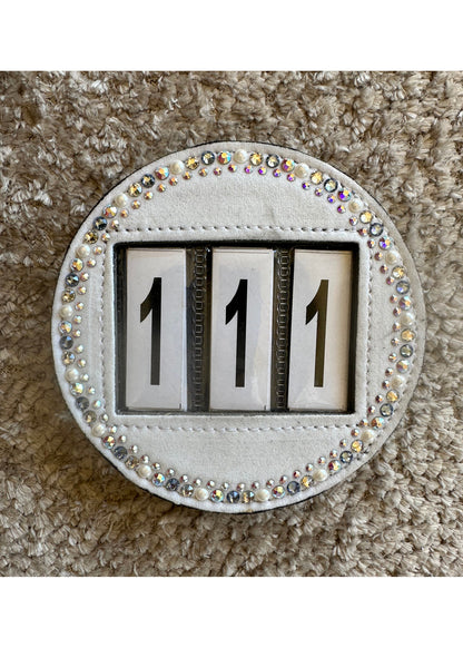 Swarovski Wedstrijd nummer Wit Suede Crystal Saffier AB