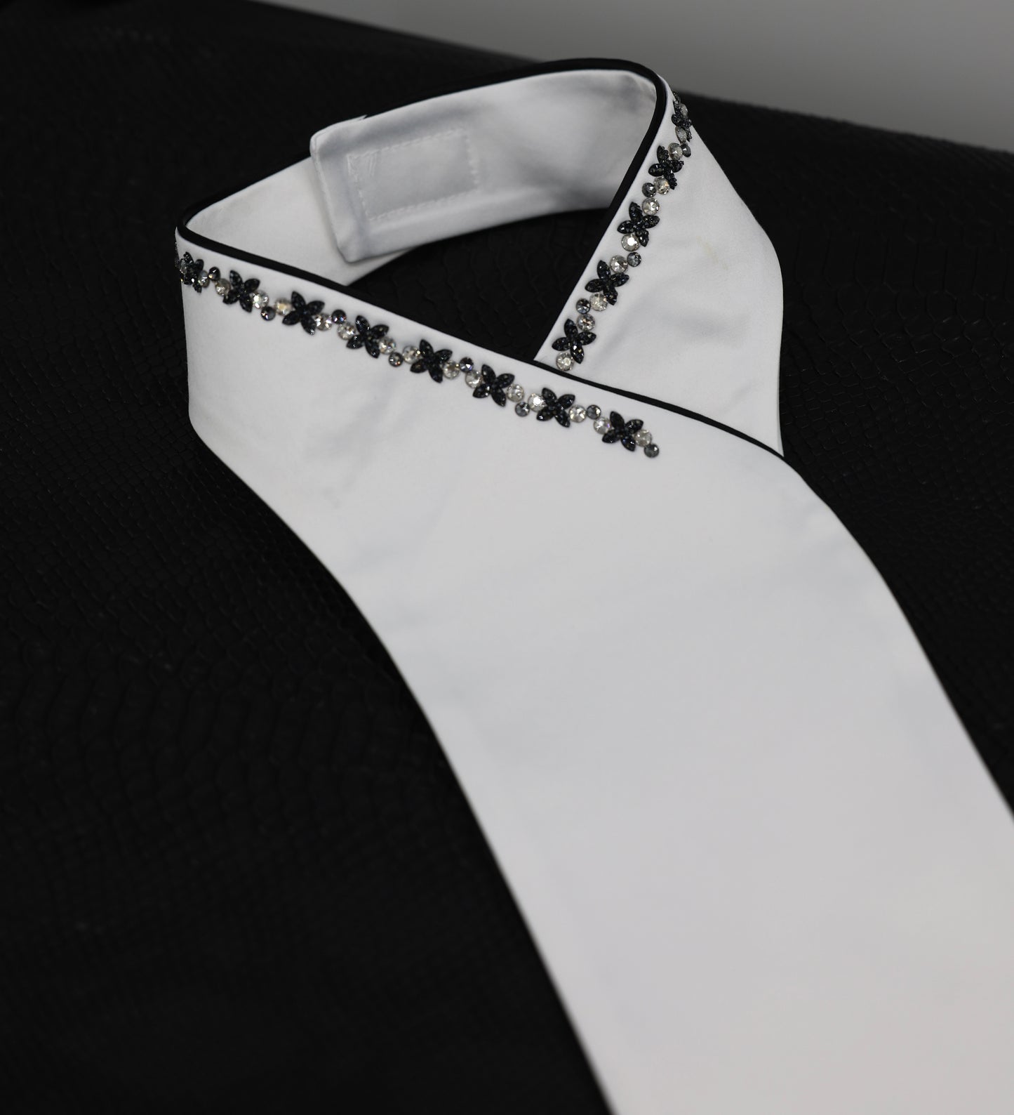 Swarovski Plastron Lamantia Crystal Flower Rocks Black