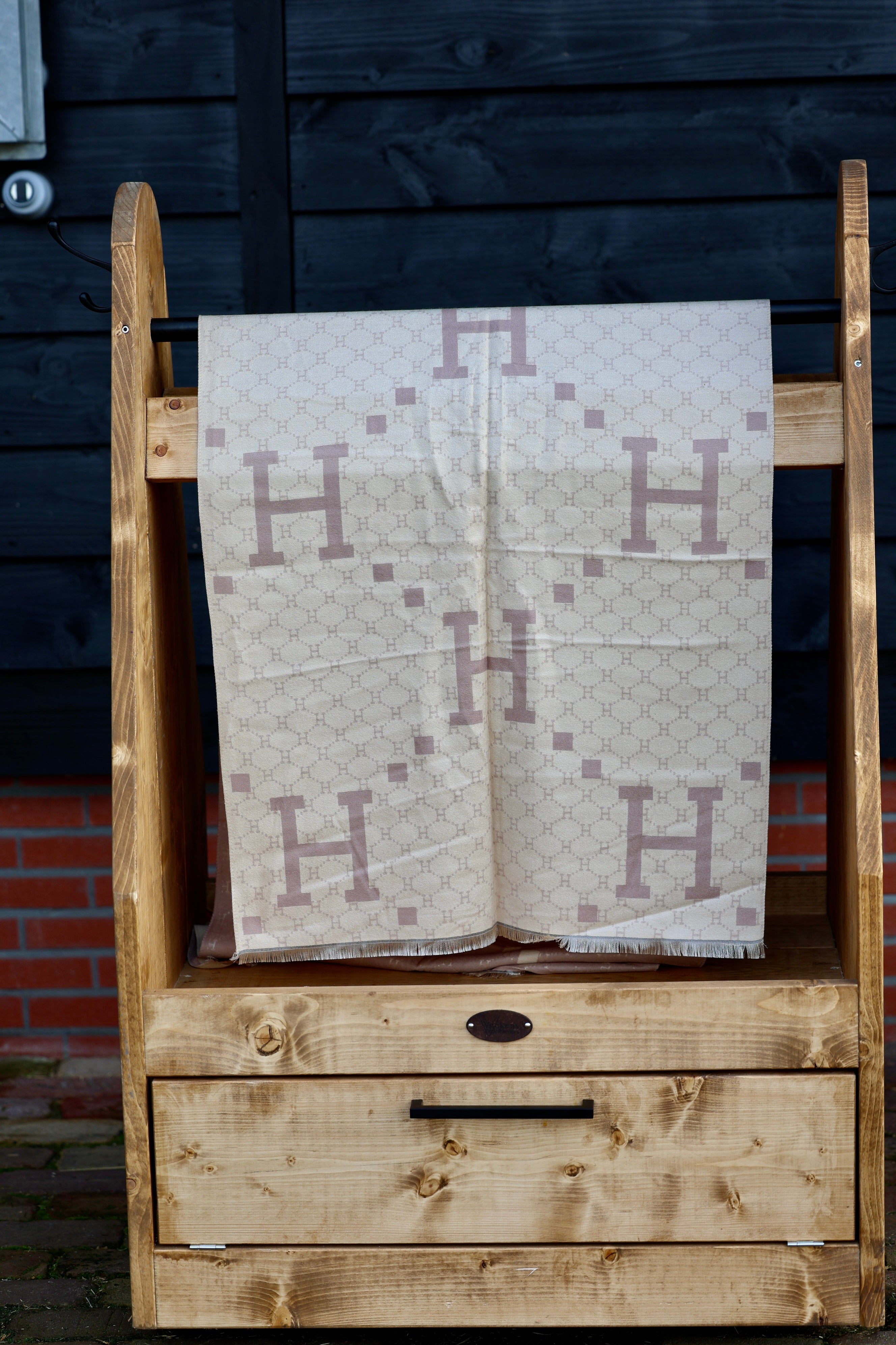 Horses and Lifestyl H Scarf Taupe