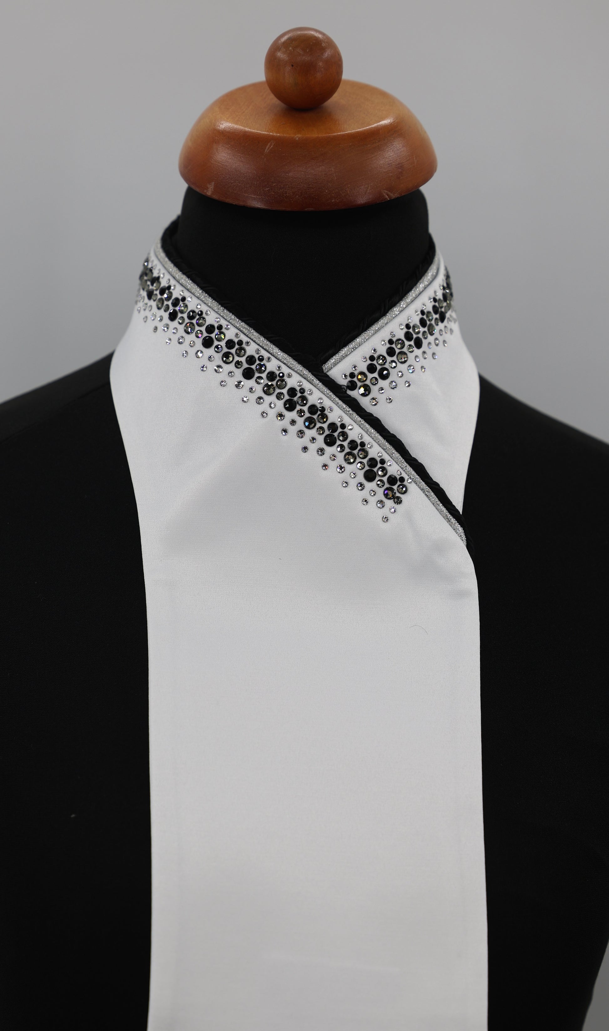 Swarovski Plastron Lamantia Black crystal Texture