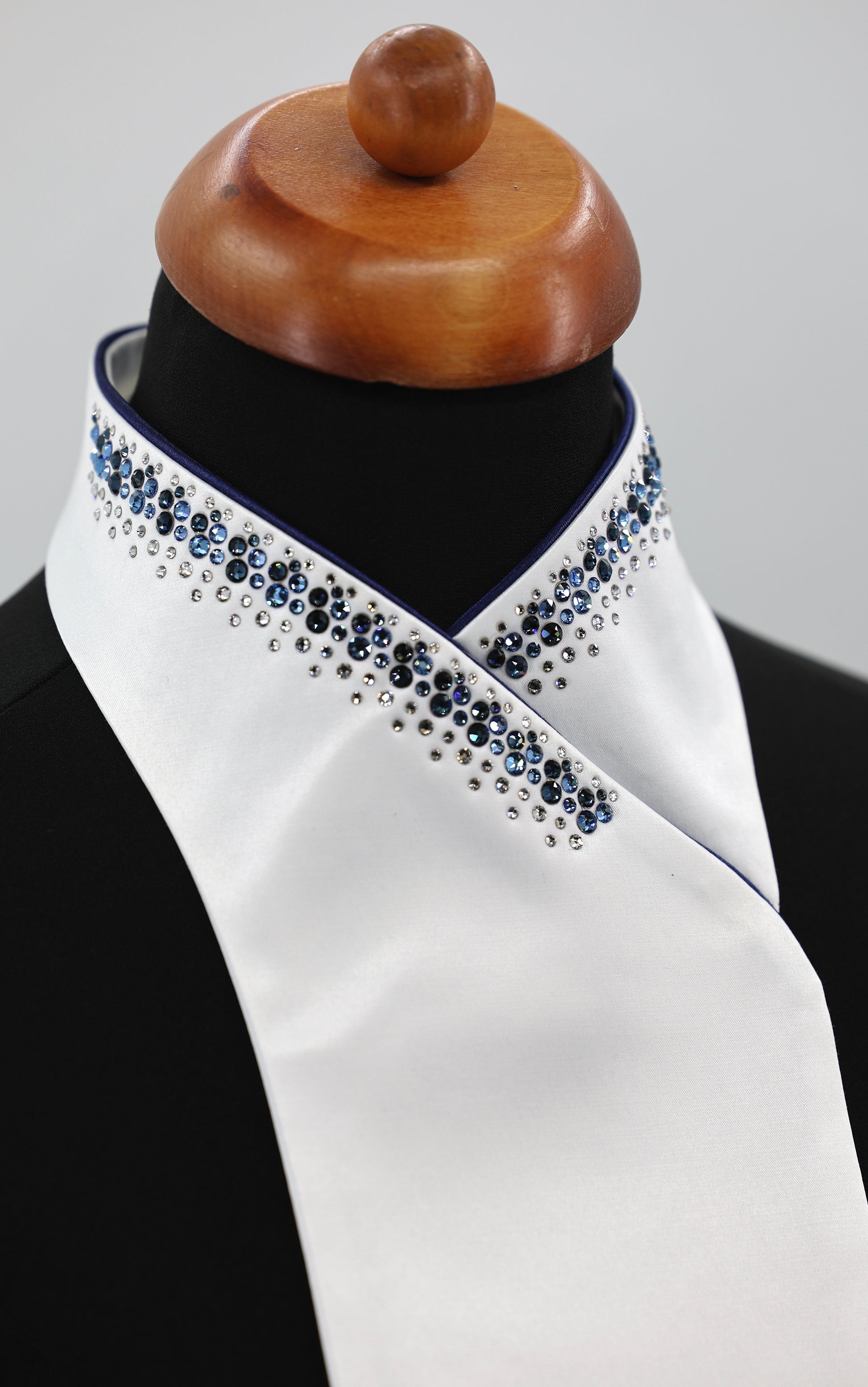 Swarovski Plastron classic blue